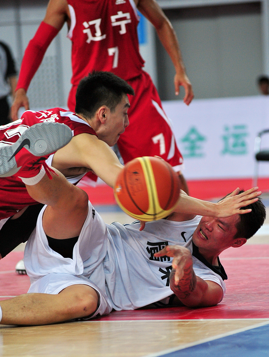 包含顶尖球员大秀球技,比赛场上掀起一场篮球风暴的词条 包含顶尖球员大秀球技,比赛场上掀起一场篮球风暴的词条