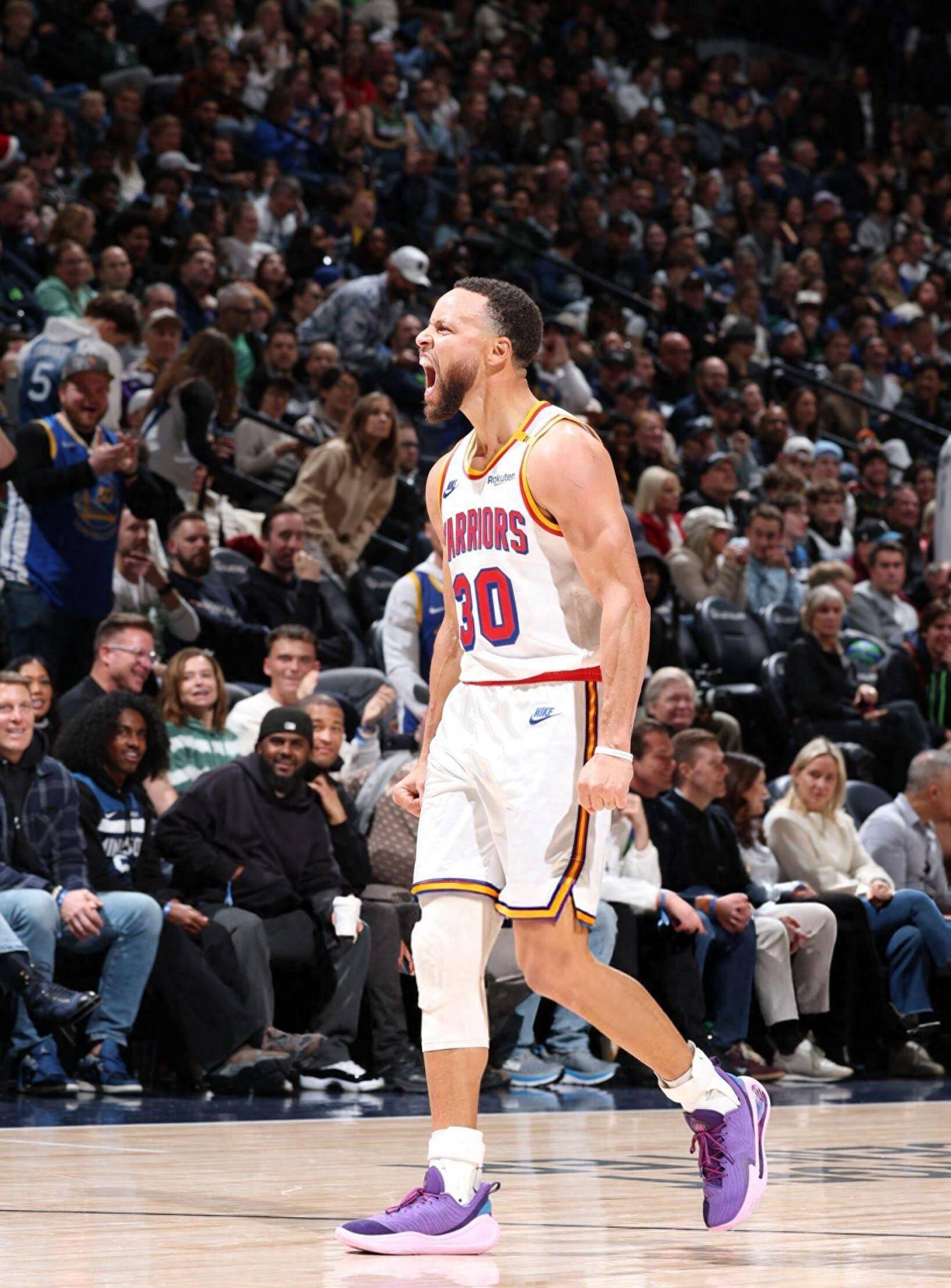 魔术翻盘巴西男篮，库里爆发神勇