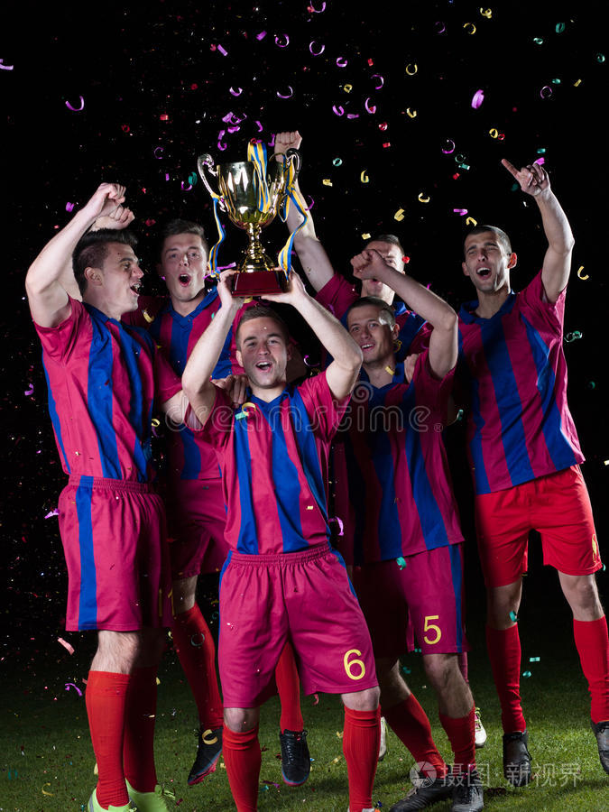 一场胜利后球队庆祝的欢乐场面 一场胜利后球队庆祝的欢乐场面