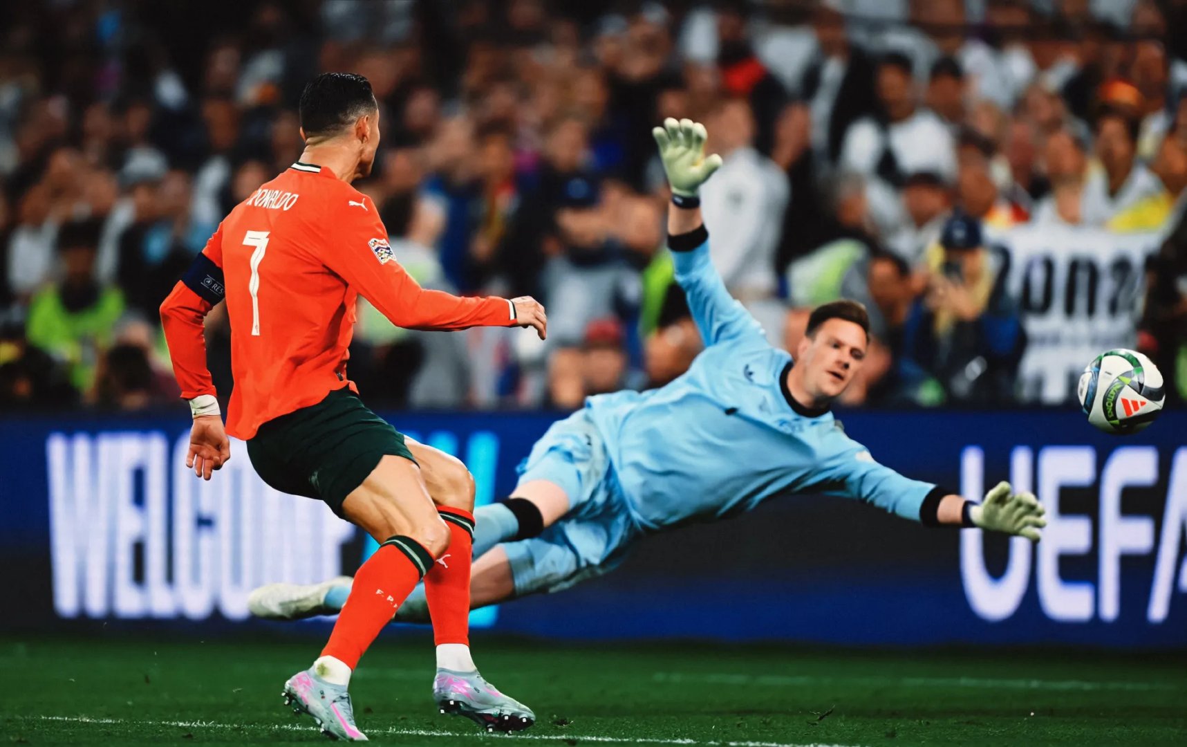 关于西班牙网球队逆转德国网球队,兹维列夫三分雨点燃全场的信息 关于西班牙网球队逆转德国网球队,兹维列夫三分雨点燃全场的信息