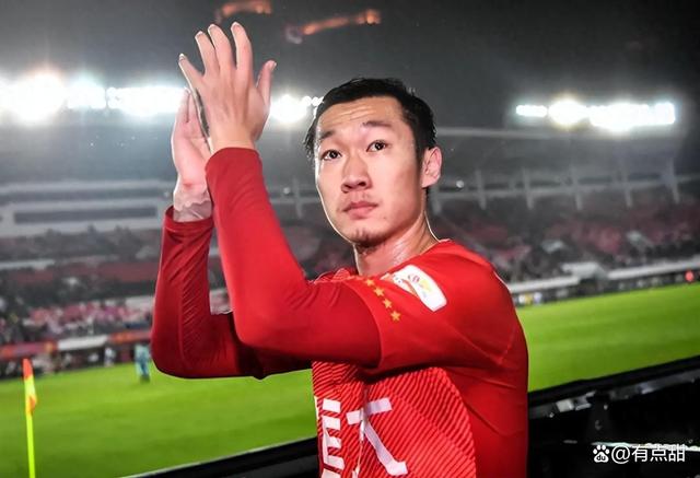 关于上港球员备战，力争保持不败战绩的信息