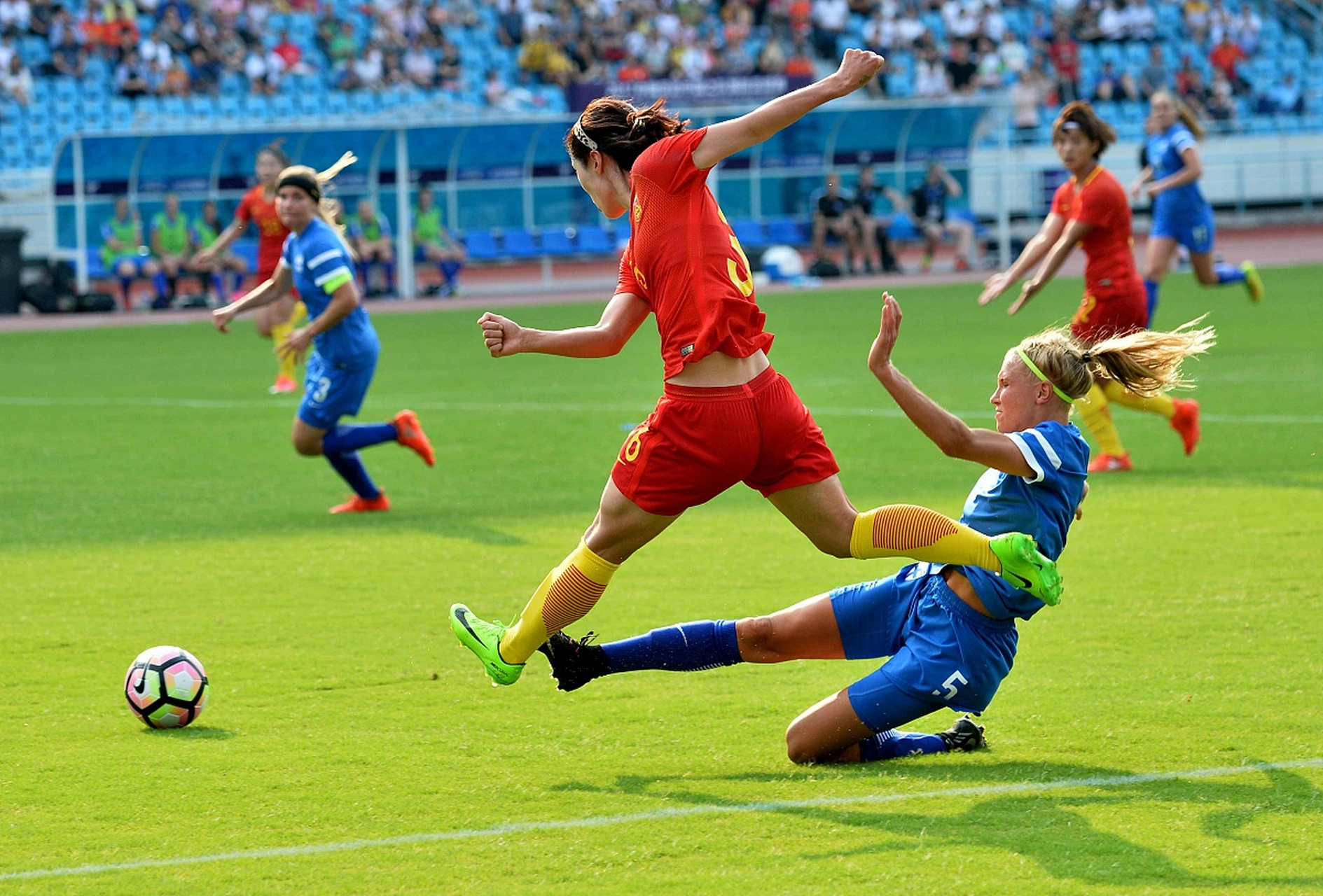 别样风采,足球比赛中魅力无限的简单介绍 别样风采,足球比赛中魅力无限的简单介绍