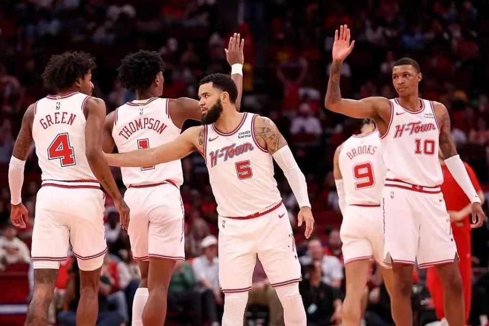 独行侠队大胜雄鹿队,豪取七连胜 独行侠队大胜雄鹿队,豪取七连胜