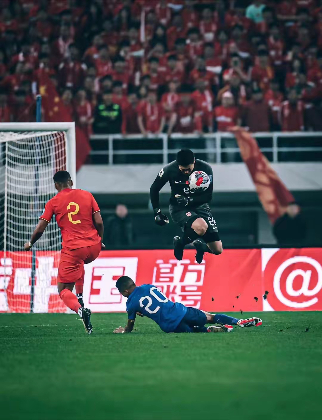 包含足球豪门再掀风暴,较量精彩令人目不转睛的词条 包含足球豪门再掀风暴,较量精彩令人目不转睛的词条