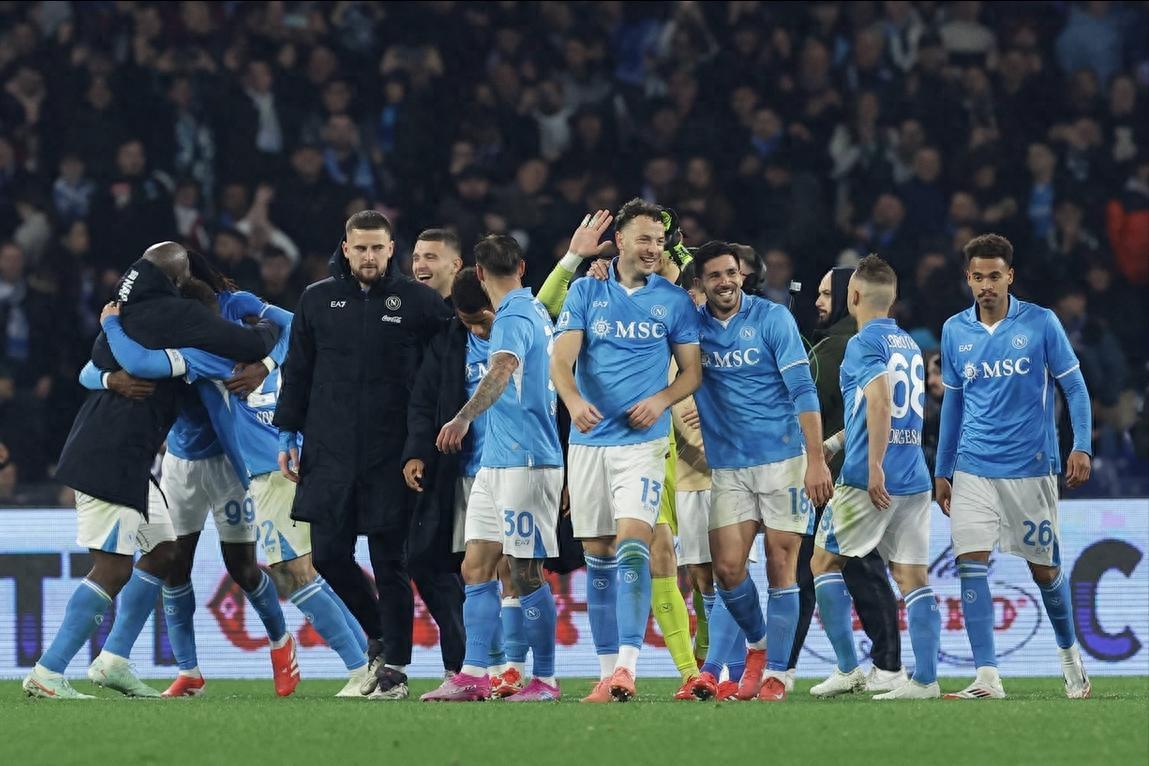 关于那不勒斯中场连续破门，被赞为球队灵魂的信息