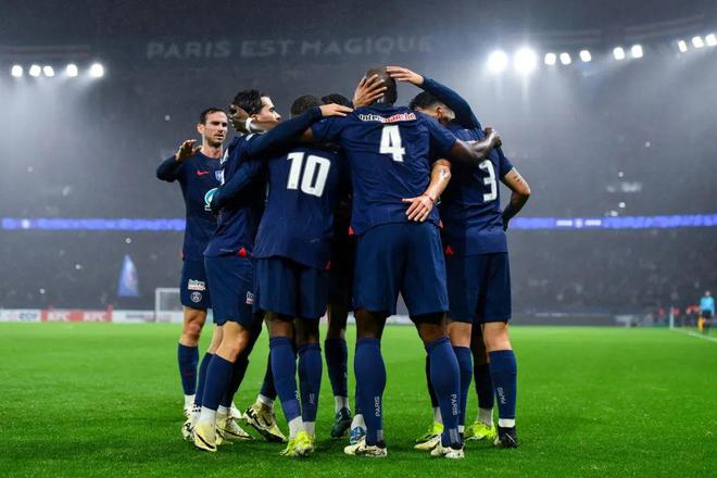 法国职业足球联赛场上各路强队齐聚