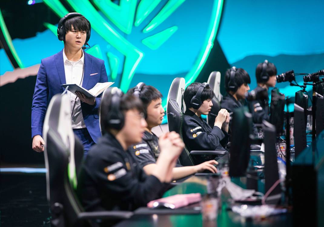 瑞士队与冰岛展开激烈对决，最终取得胜利的简单介绍