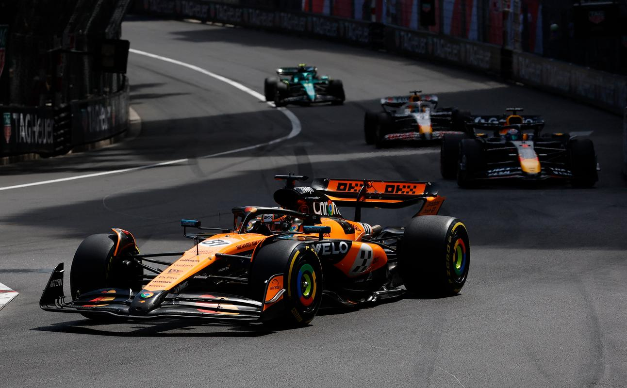 开云体育直播-关于梅赛德斯逆转索伯车队，佩雷兹统治全场的信息