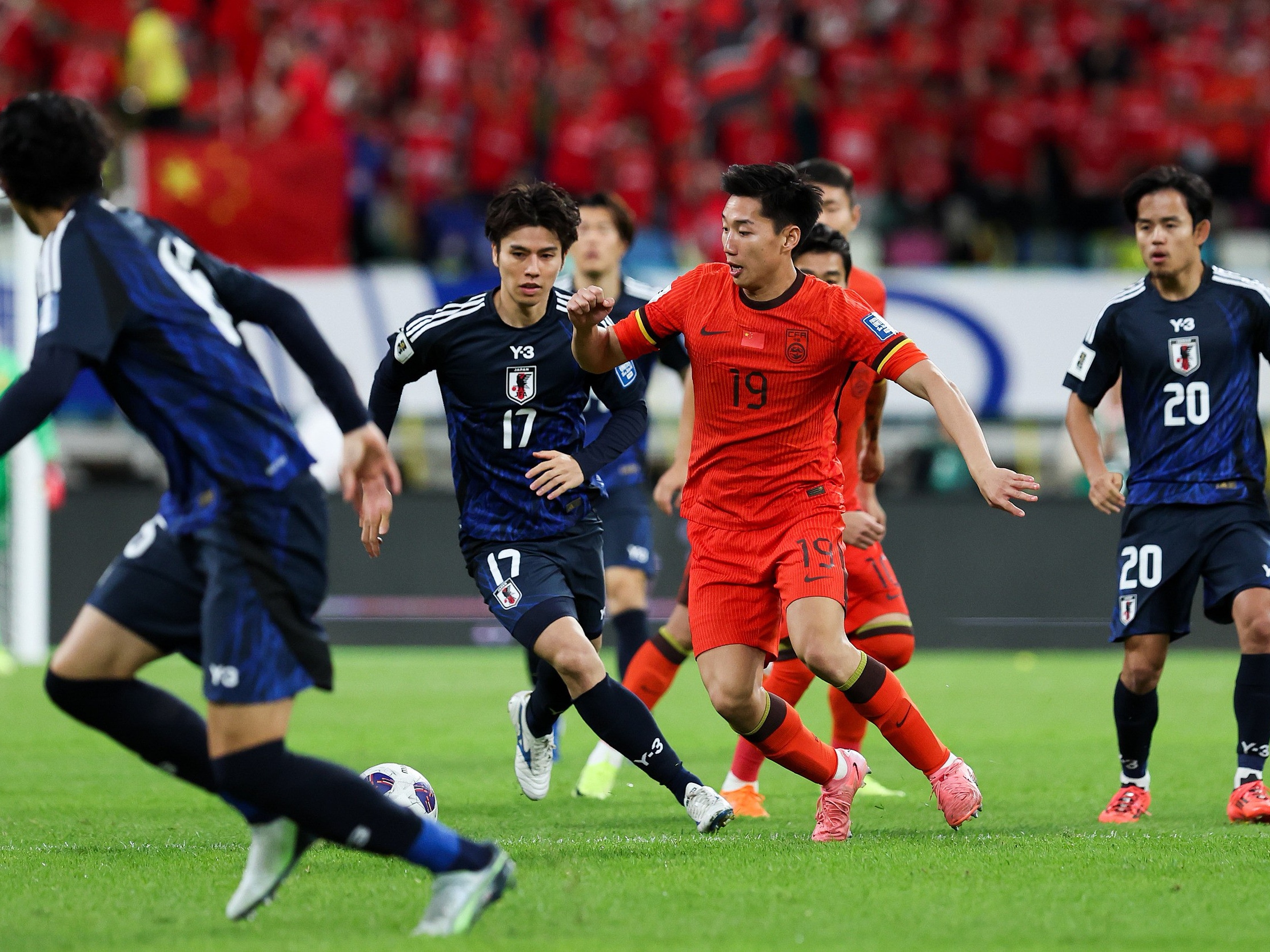 新加坡队在亚洲足球比赛跻身前列