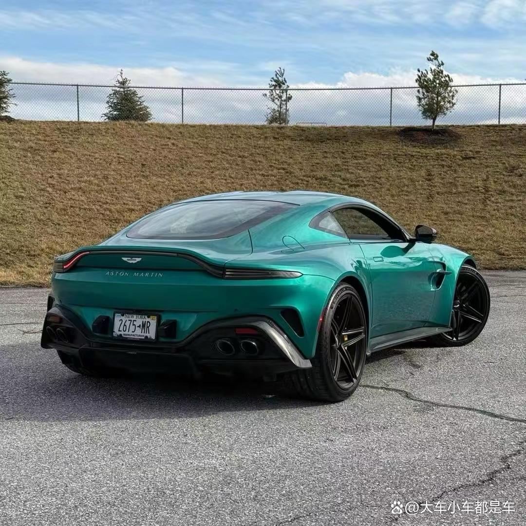 威廉姆斯横扫阿斯顿马丁，塞恩斯状态火热的简单介绍