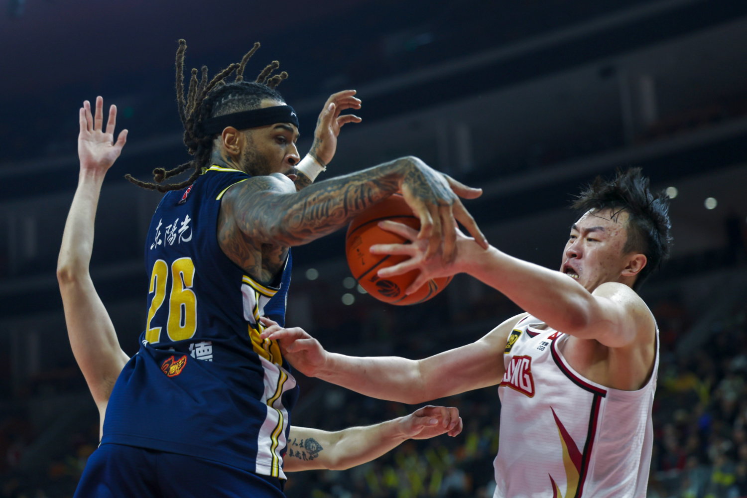 广东队完胜马刺，恩比德扛起全队