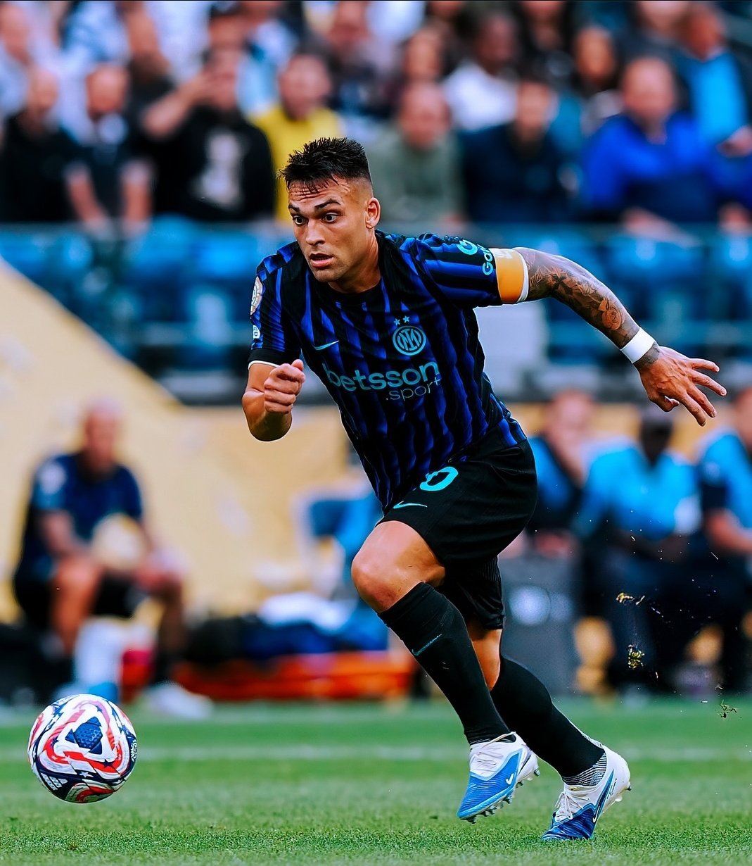 包含意大利爆冷土耳其，本泽马关键制胜的词条