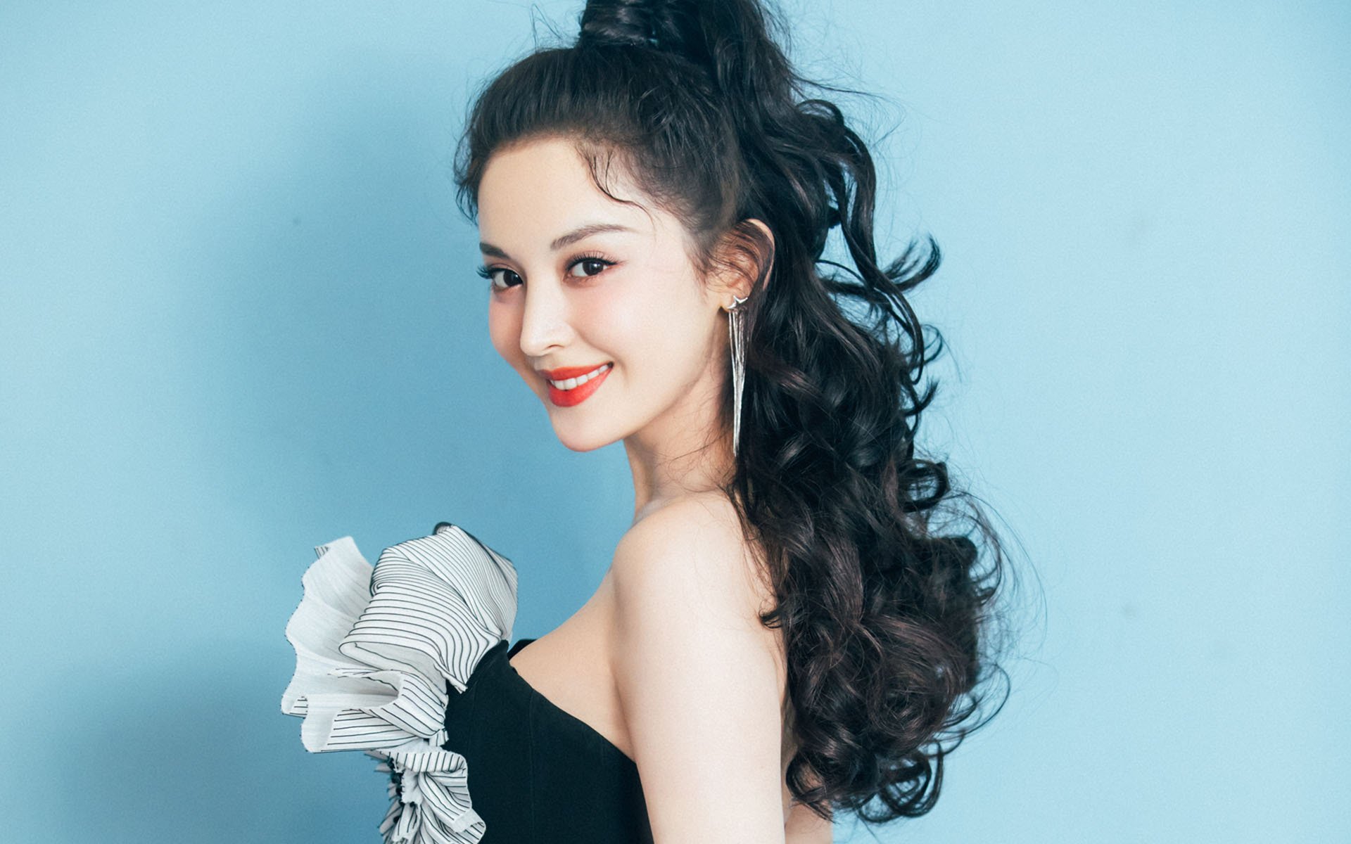 加时鏖战，奥斯梅恩一锤定音！莱比锡红牛险胜丹麦劲旅，关键先生闪耀欧陆