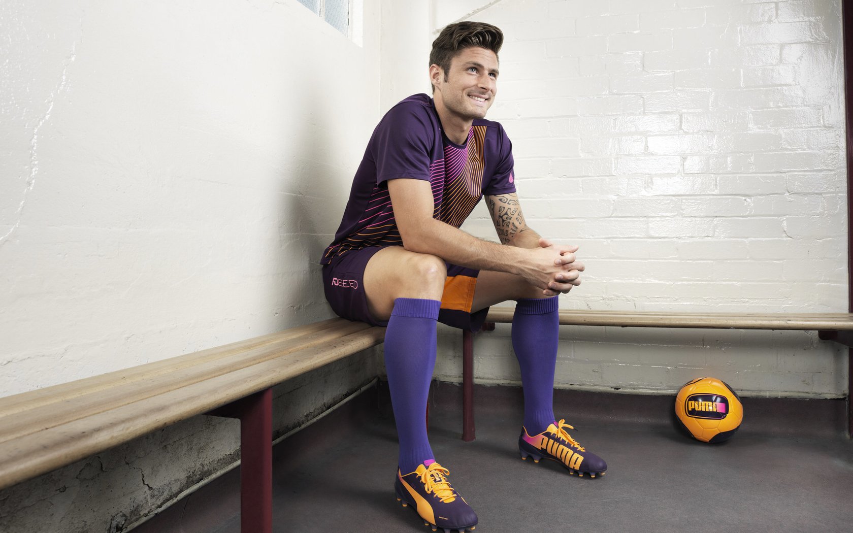 当安第斯雄鹰掠过老特拉福德,秘鲁淘汰曼联,梅西成为关键先生的足球寓言