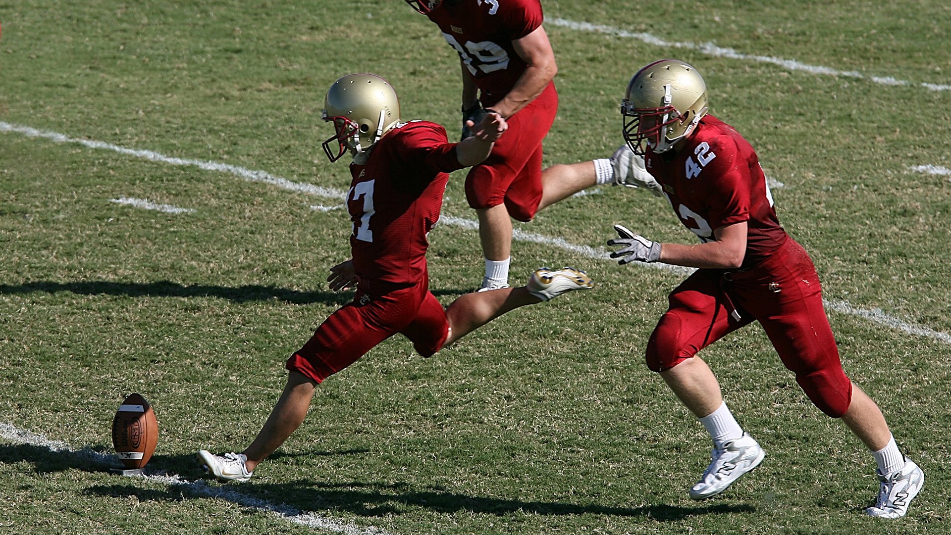 英超争冠焦点战，喀麦隆险胜墨西哥的战术启示